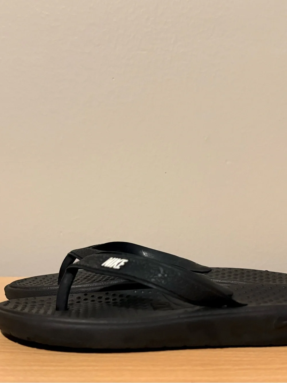 Nike Kids Black Flip Flops SOLAY Thong Sandals EUC White Spellout Kids Size P11